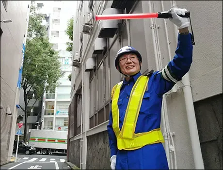 【転職支援金が大幅UP】一般15万円・2級資格者20万円!未経験歓迎の交通誘導の画像1