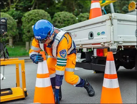 【内勤正社員】未経験から挑戦可能！道路規制の経験者歓迎｜月給29万～｜賞与年2回（MS-2）の画像2